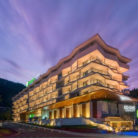 Holiday Inn Express Qiliping By Ihg Emeishan City Exterior photo