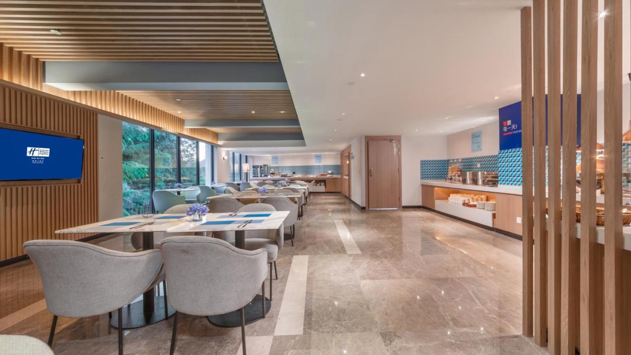 Holiday Inn Express Qiliping By Ihg Emeishan City Exterior photo