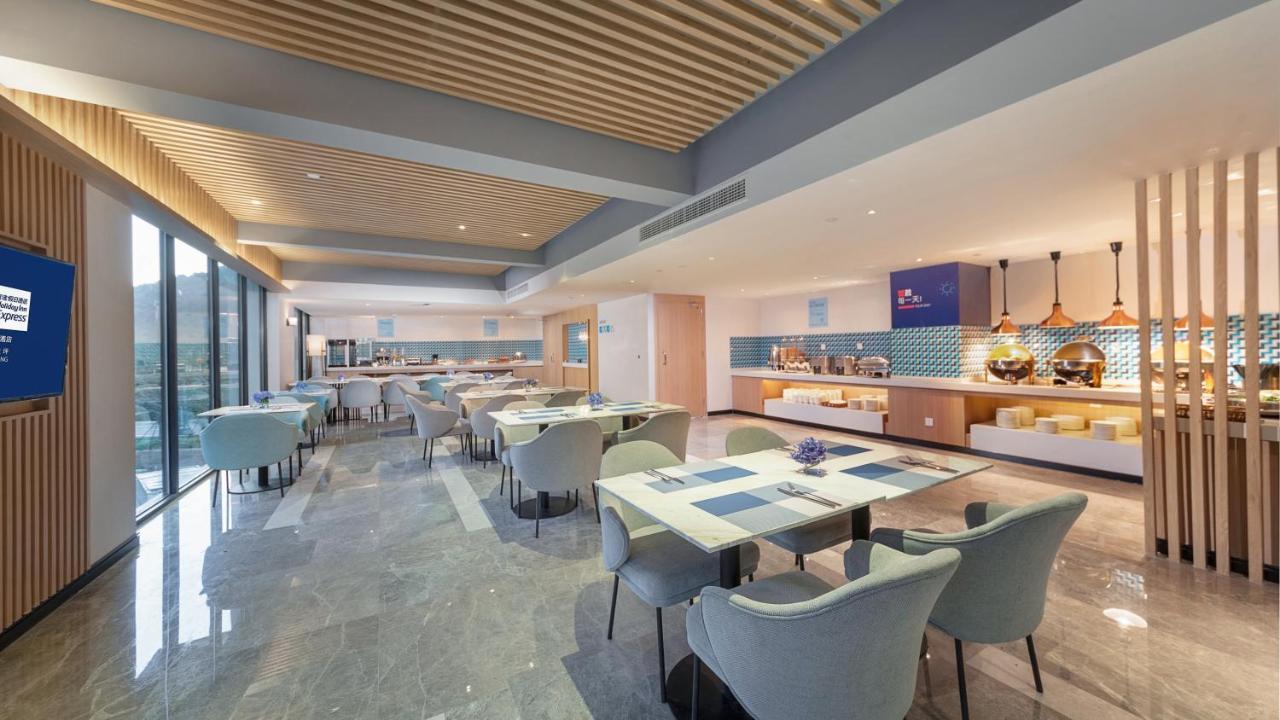 Holiday Inn Express Qiliping By Ihg Emeishan City Exterior photo
