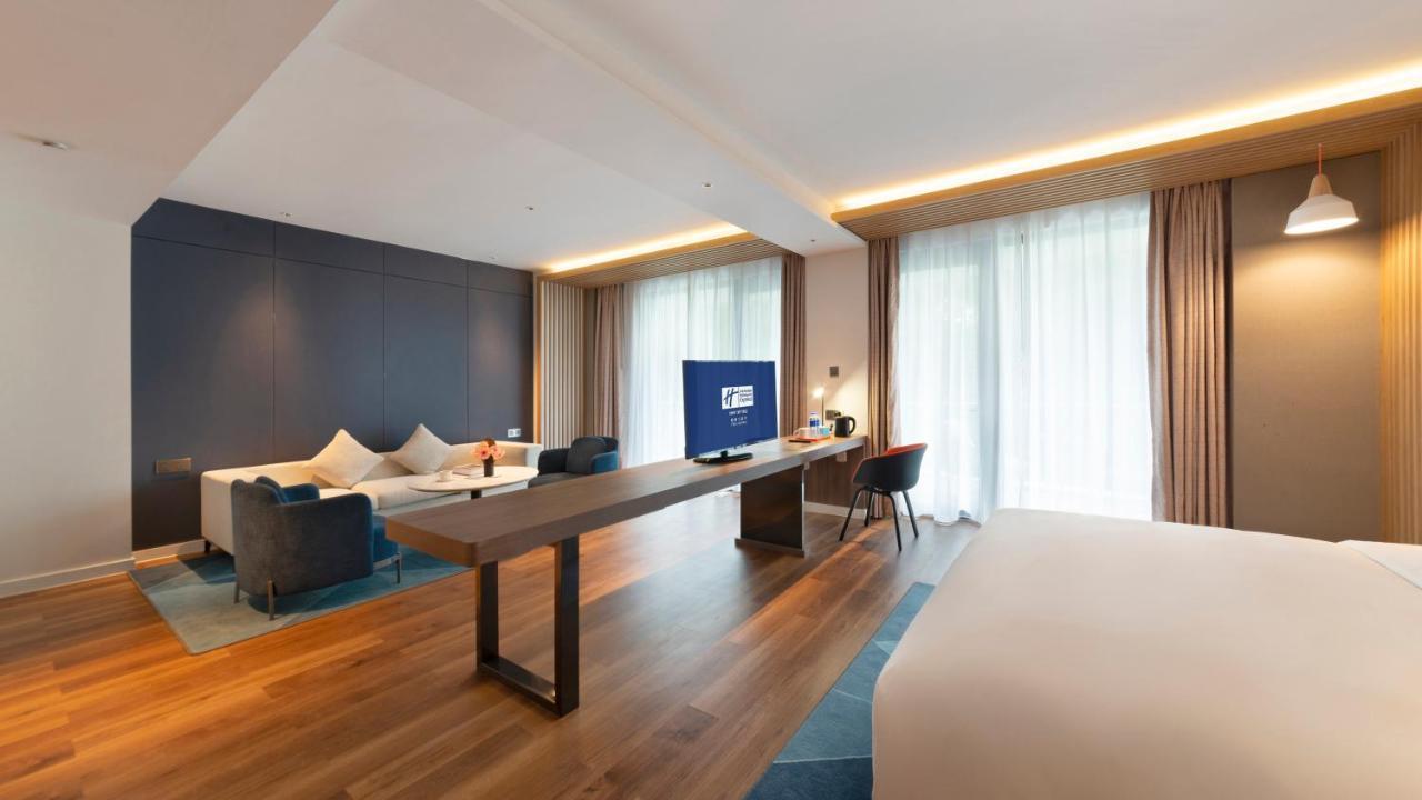 Holiday Inn Express Qiliping By Ihg Emeishan City Exterior photo