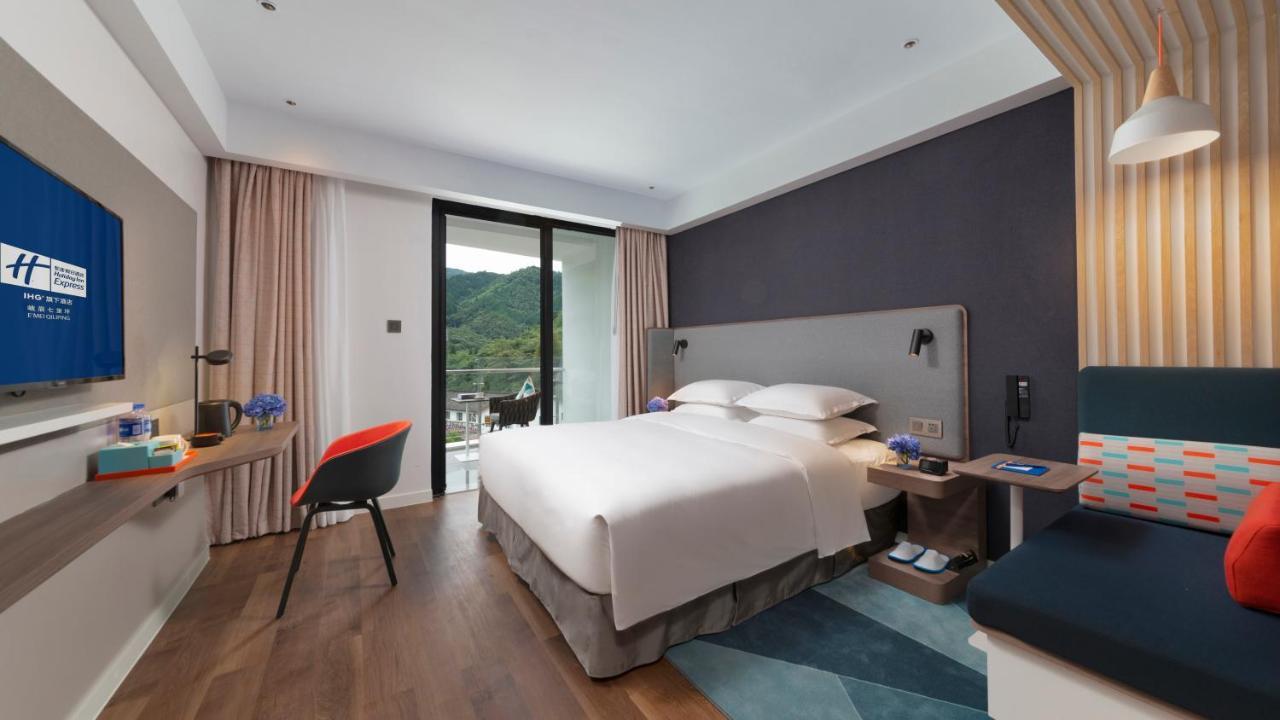 Holiday Inn Express Qiliping By Ihg Emeishan City Exterior photo