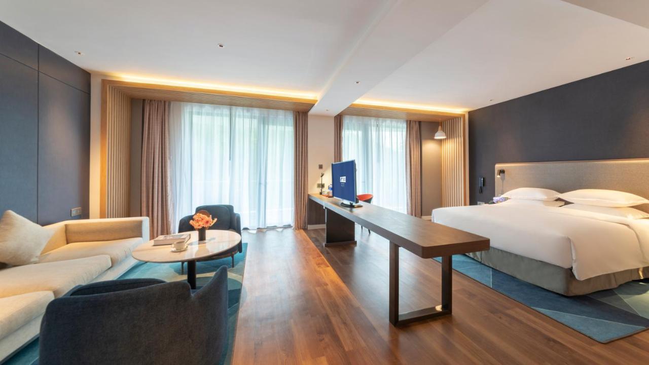 Holiday Inn Express Qiliping By Ihg Emeishan City Exterior photo
