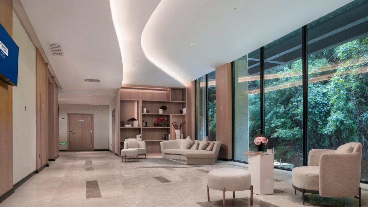 Holiday Inn Express Qiliping By Ihg Emeishan City Exterior photo