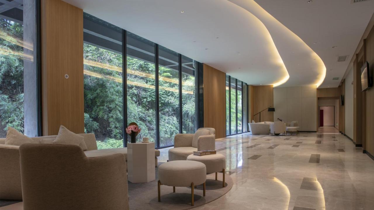 Holiday Inn Express Qiliping By Ihg Emeishan City Exterior photo