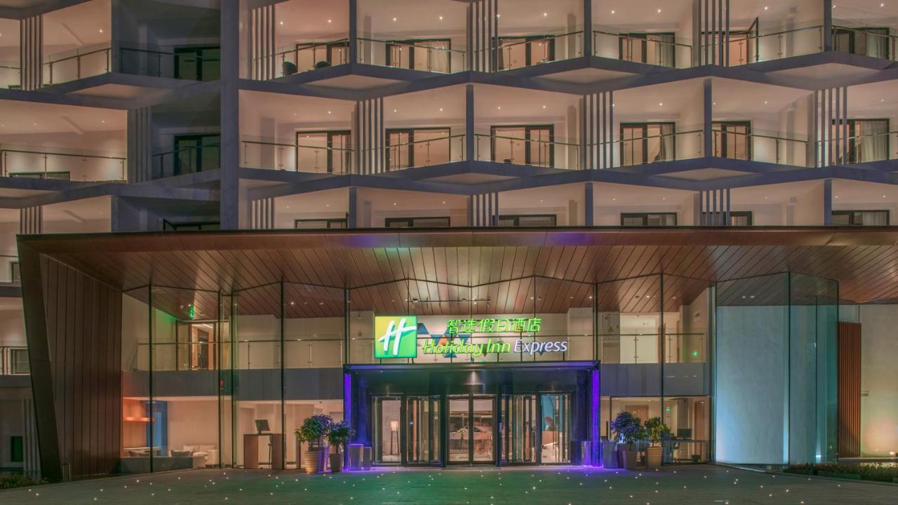Holiday Inn Express Qiliping By Ihg Emeishan City Exterior photo