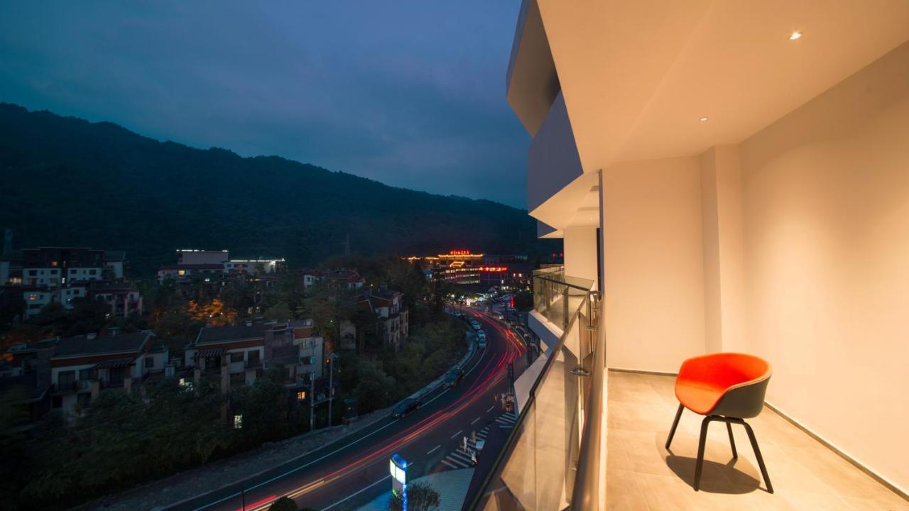 Holiday Inn Express Qiliping By Ihg Emeishan City Exterior photo