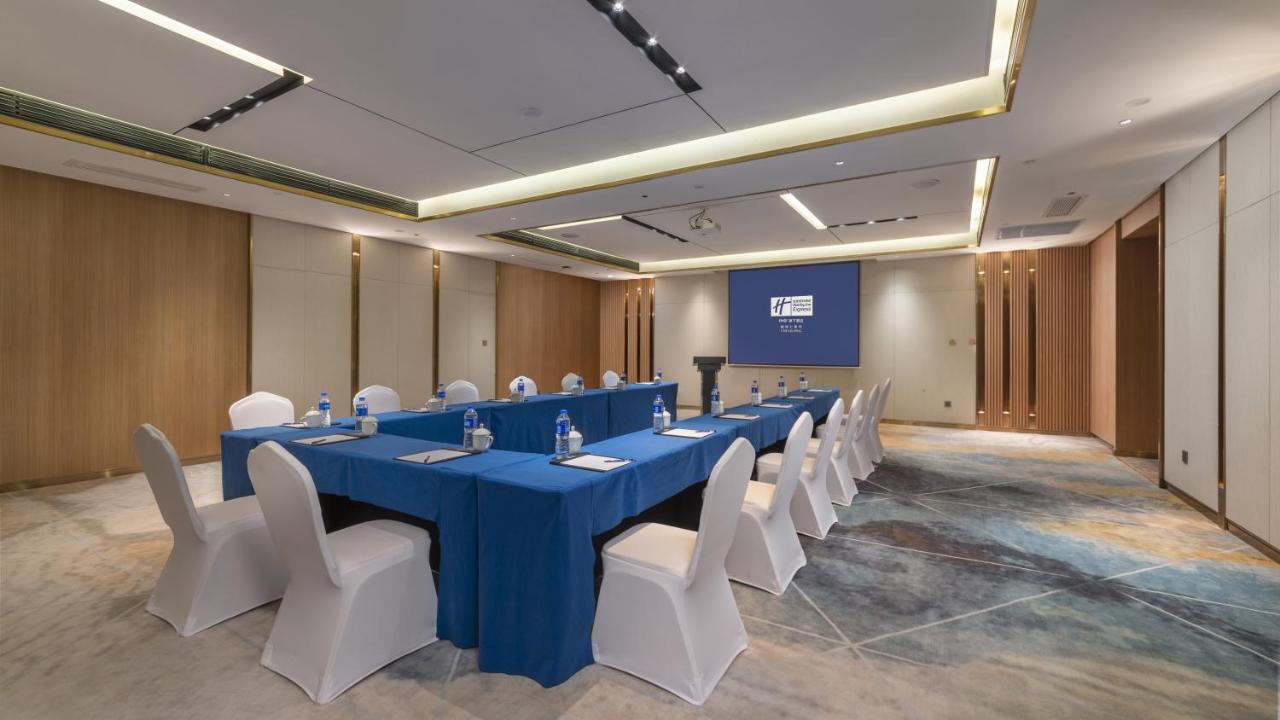 Holiday Inn Express Qiliping By Ihg Emeishan City Exterior photo