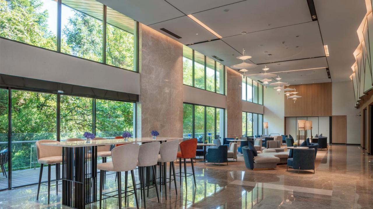 Holiday Inn Express Qiliping By Ihg Emeishan City Exterior photo
