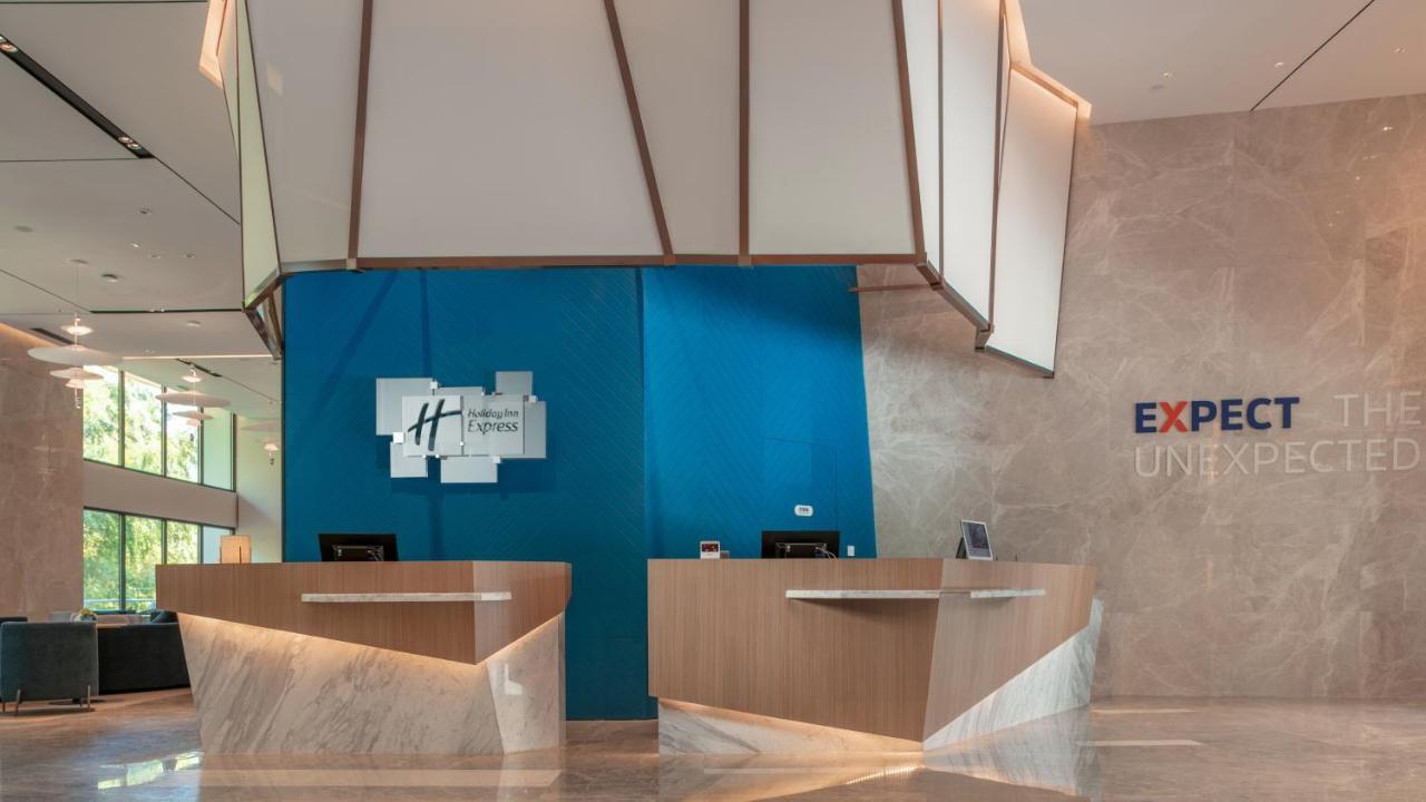 Holiday Inn Express Qiliping By Ihg Emeishan City Exterior photo