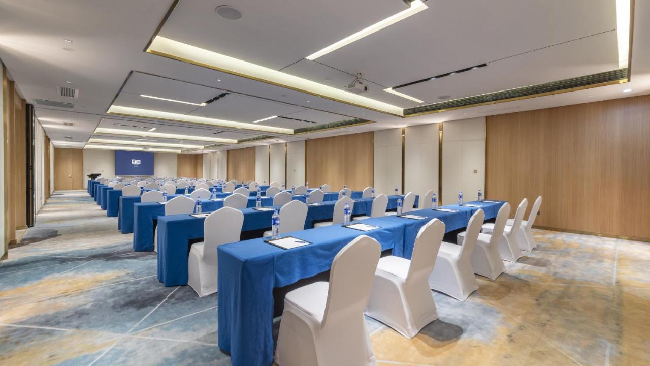Holiday Inn Express Qiliping By Ihg Emeishan City Exterior photo